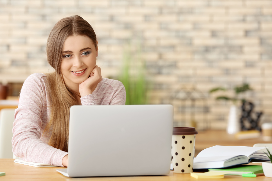 girl with laptop